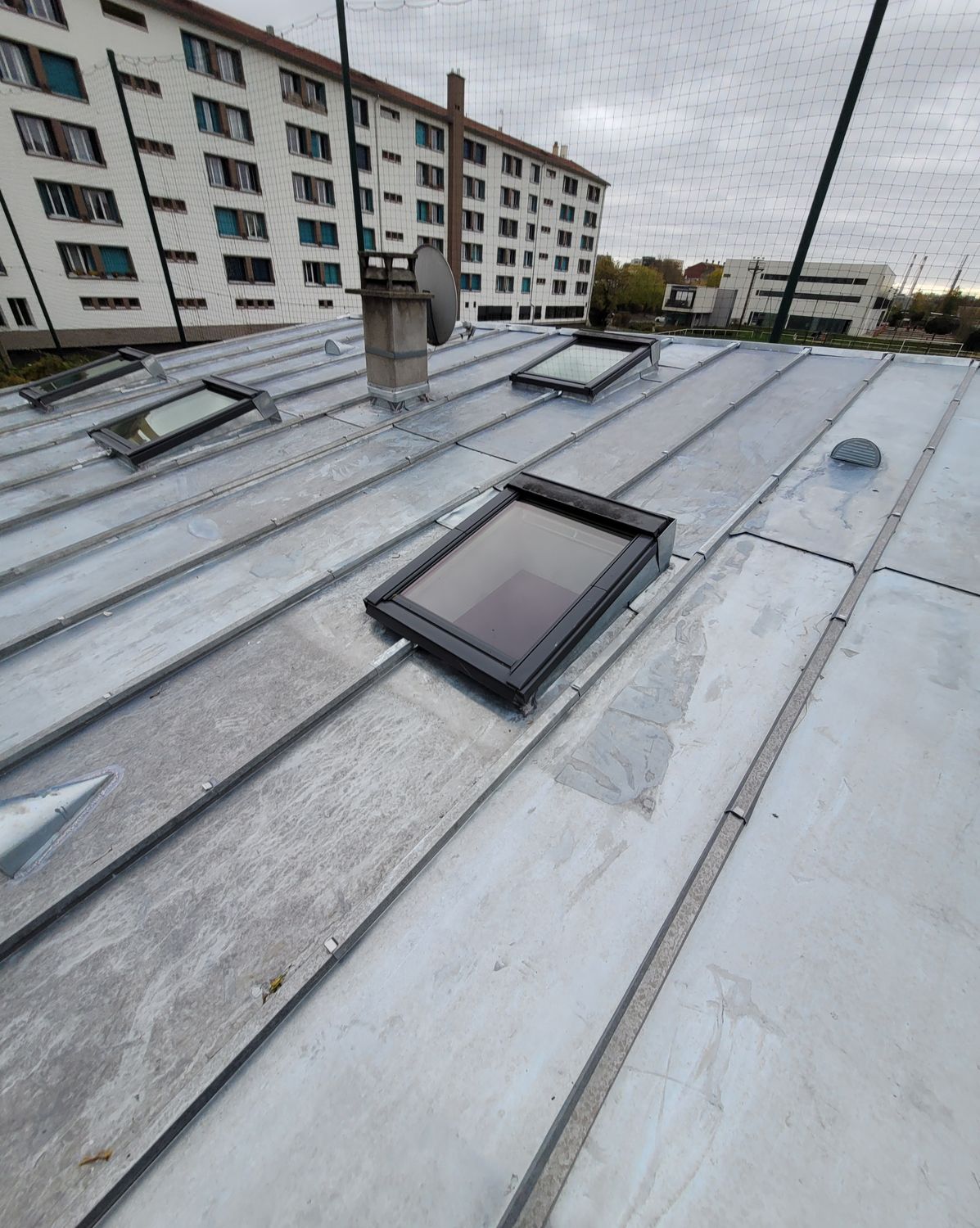 La couverture zinc terminée — chantier Schatz Rénovation à Ivry-sur-Seine